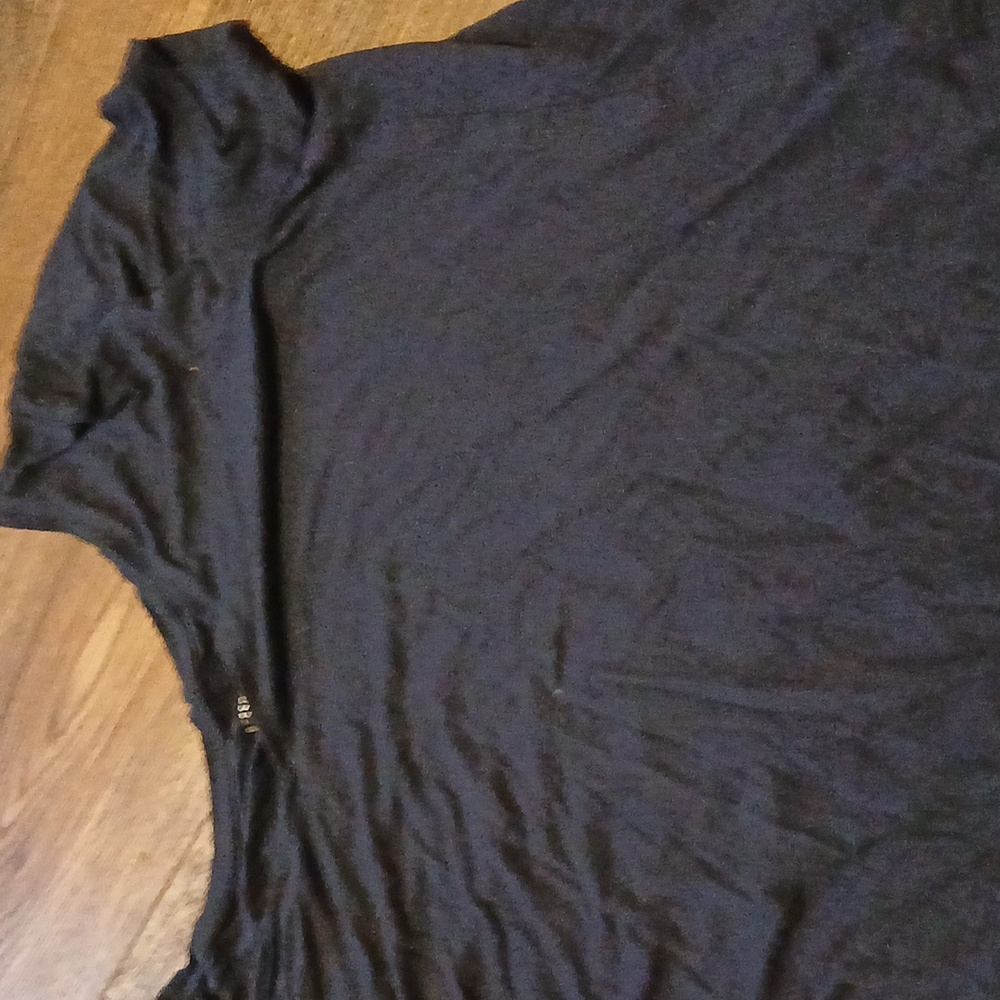V-neck tee - Picture 3 of 6
